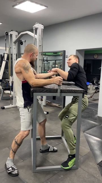 ЗаруБатя отрываем руки друг другу на базе👀#armwrestling #армрестлинг #sports #training #like смотреть онлайн