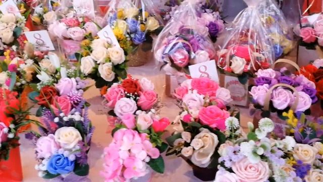 Накануне 8-го МАРТА, у Зелёного Рынка! 🎉💝🙋🌹🌺🌺🎉🎇 смотреть онлайн