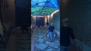 Мозаичный пол во дворе...