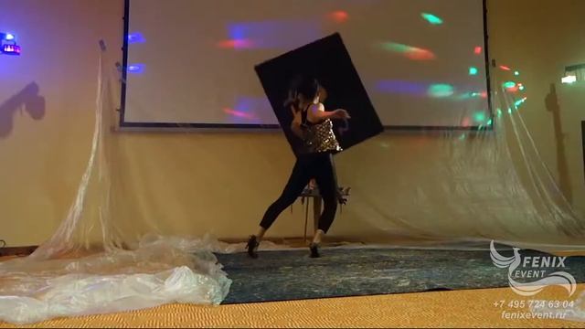 Оригинальное шоу на свадьбу и юбилей - шоу танцующий художник на праздник заказать в Москве