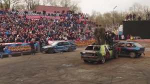 Гонки на выживание в Парке Киноприключений! Как проигрывает неубиваемый автомобиль?