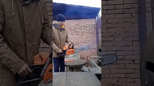 Работа бензопилы патриот PT452 . Сори за звуки на заднем плане.