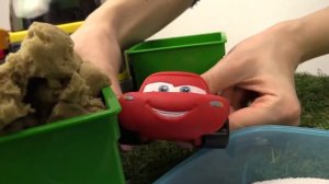 Видео для детей: Молния Маквин строит гараж