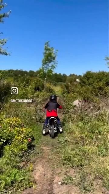 Мото курорт. Обучение детей ездите на мотоцикле. Обучение детей езде на питбайке. #мотокурорт #short смотреть онлайн