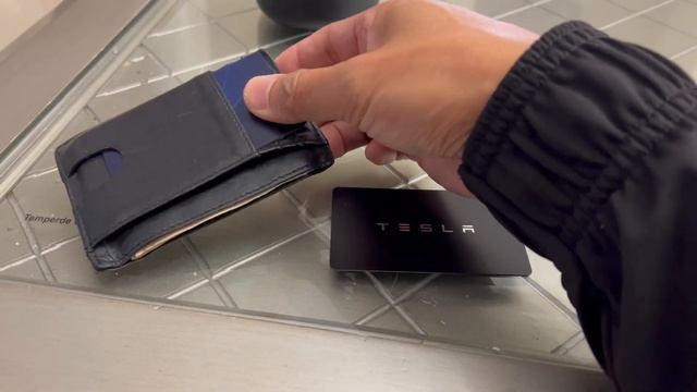 tesla model y - key card problem смотреть онлайн