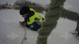 Владимир Колокольцев наградил госавтоинспекторов из Удмуртии за помощь мужчине, упавшему в реку