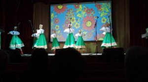 А курочка по семечкам похаживает