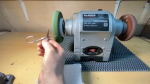 Вышлифовка маникюрных ножниц с помощью приспособления. Первый этап заточки ножниц.