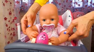 Видео игры КАК МАМА. Кукла Беби Анабель гуляет и кушает кашу!  Весёлые игры Еда для куклы Baby Born