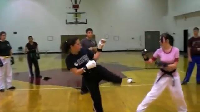 USC Karate (Kim vs Kayce) смотреть онлайн