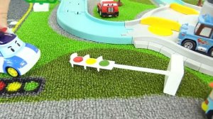 Робокар Поли! Помогаем Брунеру! Игрушки для детей