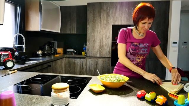 Маша Капуки Кануки и машинки — Готовим вместе РОГАЛИКИ С ТВОРОГОМ — Лучшие рецепты для детей