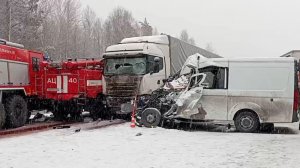 На трассе Тюмень-Ханты-Мансийск образовалась пробка из-за двойного ДТП