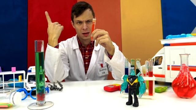 Игрушки супергерои в Мегаклинике! Бен 10 на приеме у Доктора Ой! Игры в больницу для Бен Тена