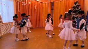 "Знает каждый снеговик снеговика" танец снеговиков и снеговичек. Старшая группа