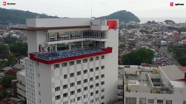 KOLAM RENANG OUT DOOR N IN DOOR THE ZHM PREMIERE HOTEL & CONVENTION || RG_Drone смотреть онлайн