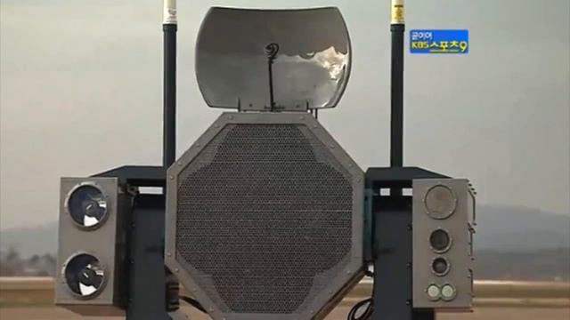 Koreans Terrorize Airport-Dwelling Birds With Laser Robot Scarecrows смотреть онлайн