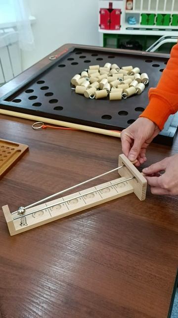 Игра на координацию движений, мелкую моторику рук, внимание, сосредоточенность, целеустремленность