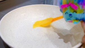 Маша Капуки и Розочка готовят завтрак для Троллей. Видео для детей - веселые видео