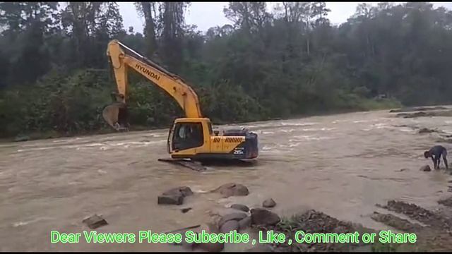 Amazing !! Hyundai Excavator Smart R-215L Washing in River ||excavator operator washing experience смотреть онлайн