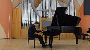 Головин Герман, 6 класс, ДМХШ "Алые паруса"
Э. Григ "Мелодия" C-dur op.38 №3
А. Копленд "Кот и мышь"