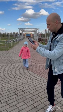 Мила попросила папу сфоткать ее🤣🤣🤣