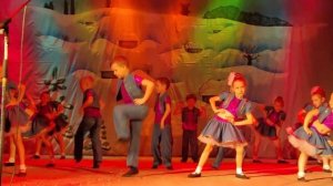 "Джинсовые мальчики" діти вперше на сцені)))).