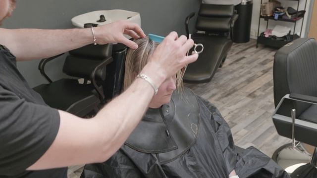 The Best Pixie Cut for a soft look смотреть онлайн