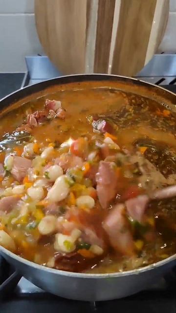 Ciorba de fasole cu ciolan afumat ❤️Bean soup with smoked pork knuckle #youtubeshorts #fypシ смотреть онлайн