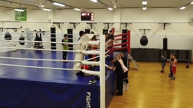 Объявляют участников соревнований!
