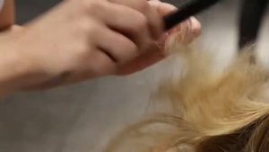 Вечерняя прическа в классическом стиле в салоне Naturel Studio