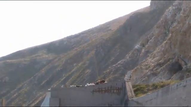 Procedono i lavori sulla S.S.113 tra Gioiosa Marea e Patti con l'ausilio di un elicottero смотреть онлайн