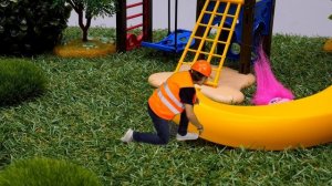 ТукТук Шоу - Видео с игрушками - Тролли на детской площадке.