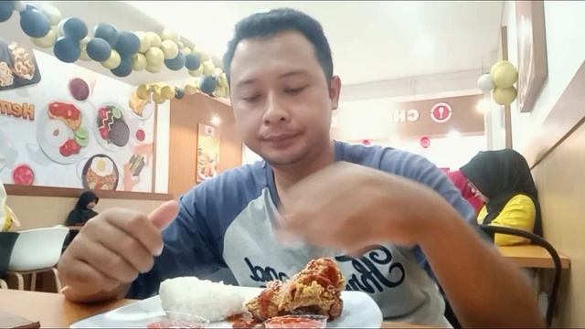 Chiken day Trenggalekbarbecue fried chickenжареный цыпленок барбекюIndonesian culinary