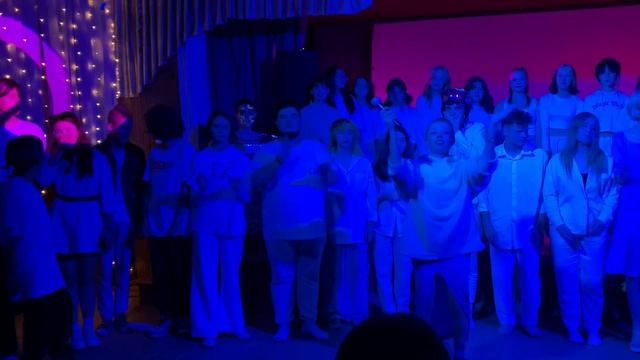 Поклон после спектакля. «Светлячки» смотреть онлайн