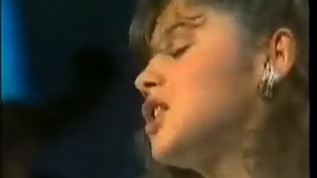 Lara Fabian - First TV Performance IL Y AVAIT смотреть онлайн