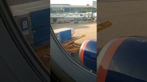 Погрузка багажа в самолёт в Шереметьево