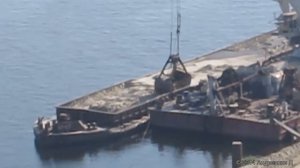 Плавкран грузит песок, Триполье