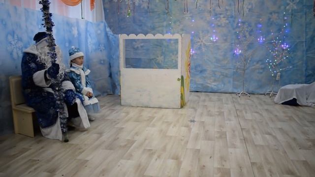 Новогодний утренник младшей группы "Кунчээн" и старше-подготовительной группы "Кыталык" 2022г. смотреть онлайн