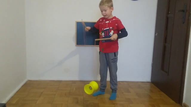 Трюки с диаболо. Как раскручивать, управлять и подбрасывать. Жонглирование диаболо. смотреть онлайн