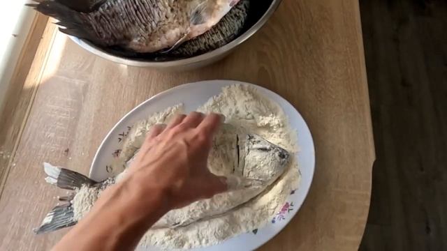Сочная ЖАРЕНАЯ РЫБА на ДИСКЕ! Вкусный рецепт на свежем воздухе