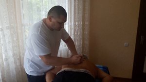 Костоправ убрал боли в пояснице одним ударом./Chiropractic