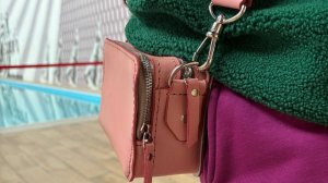 Сумка розовая ручной работы похожая на сумку valentino