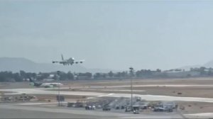 Очень жесткая посадка грузового Боинга 747
