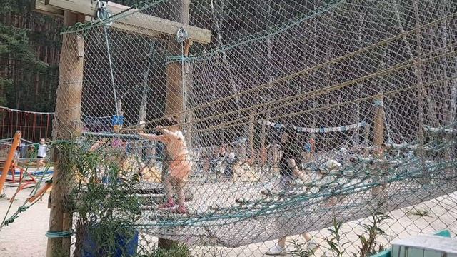 АРИНА ВЛОГ. Верёвочная трасса Экстрим-парка. Кушаем мороженое. смотреть онлайн