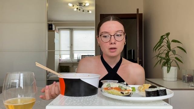 МУКБАНГ Роллы и поке / Про отель в Турции и отпуск с подругой смотреть онлайн