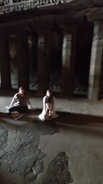 Оммм в древнем монастыре Эллоры смотреть онлайн