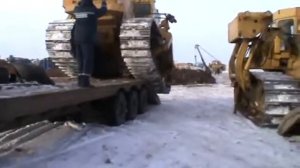 Погрузка трубоукладчика на трал