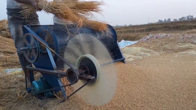 #dhan jharne ki machine pankha wala || paddy thresher machine with fan|| #ntr07 смотреть онлайн