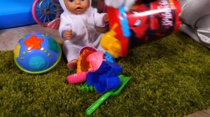 Смешные видео для детей - Беби Бон и друг катаются на Машинке! – Игры с куклами онлайн